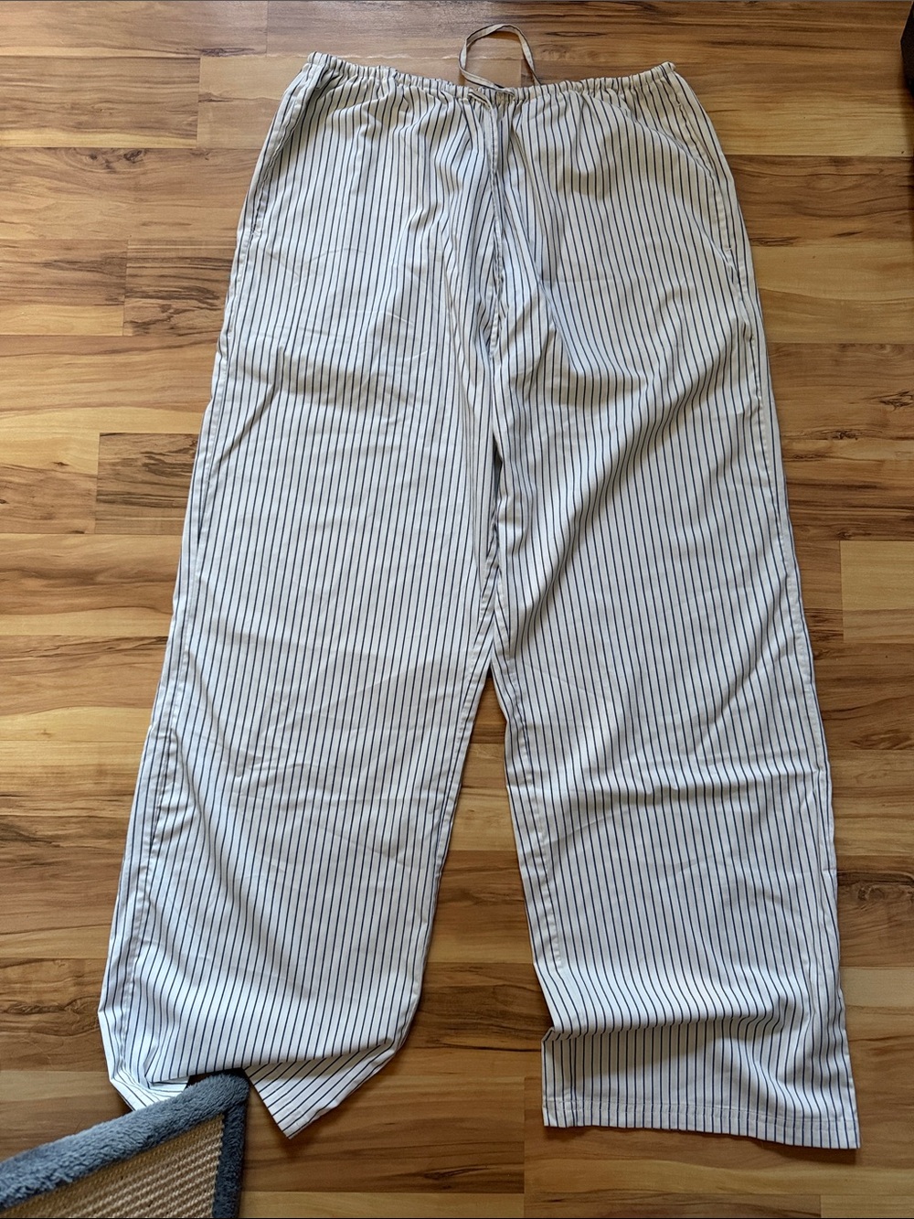 American Eagle White Pinstripe Lounge Pants